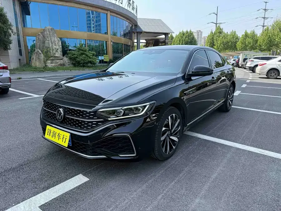 Volkswagen Passat Passat 2022 330TSI Starry Sky Deluxe Edition 2022 — фото 1, купить с доставкой в Москву