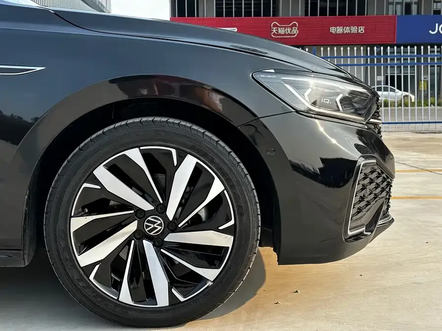 Volkswagen Passat Passat 2022 330TSI Deluxe Edition 2022 — миниатюра 2