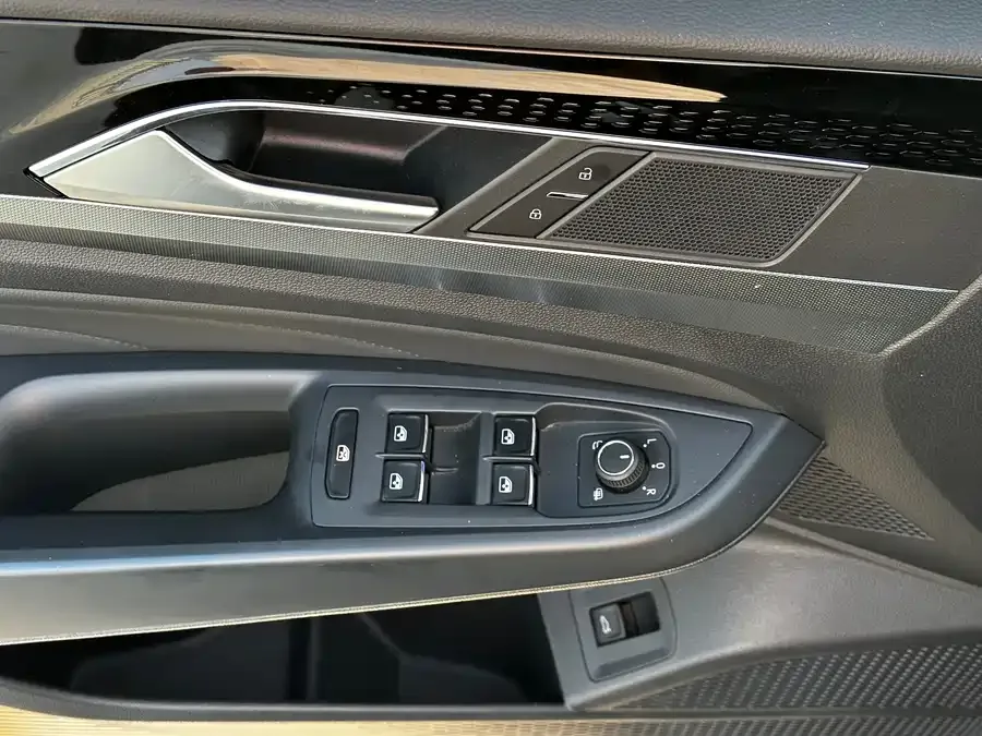 Volkswagen Passat Passat 2022 330TSI Deluxe Edition 2022 — миниатюра 3