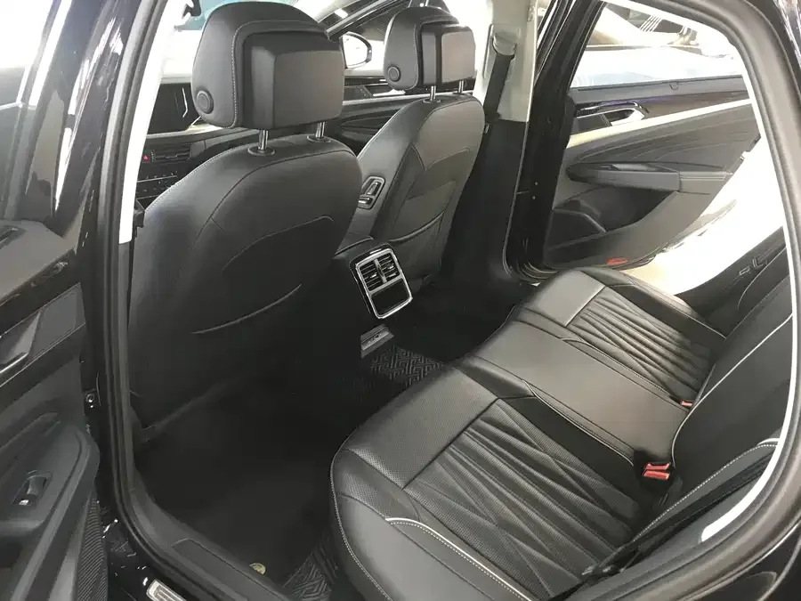 Volkswagen Passat Passat 2022 330TSI Starry Sky Deluxe Edition 2022 — миниатюра 4