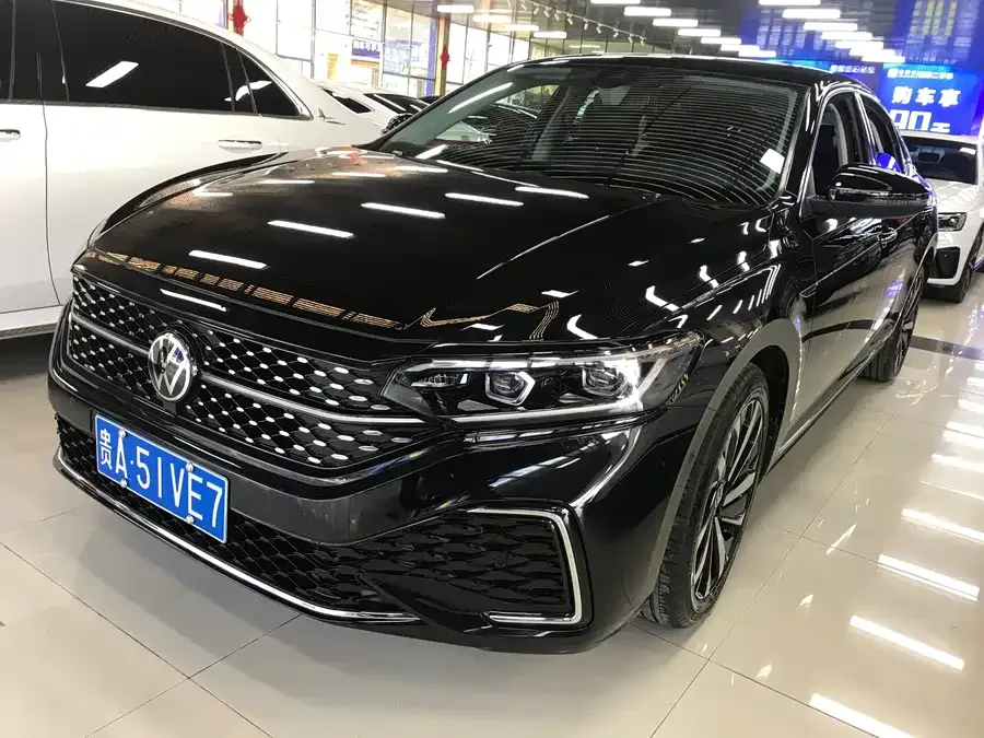 Volkswagen Passat Passat 2022 330TSI Starry Sky Deluxe Edition 2022 — фото 1, купить с доставкой в Москву