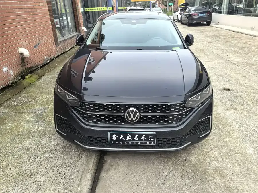 Volkswagen Passat Passat 2022 330TSI Starry Sky Deluxe Edition 2022 — фото 1, купить с доставкой в Москву
