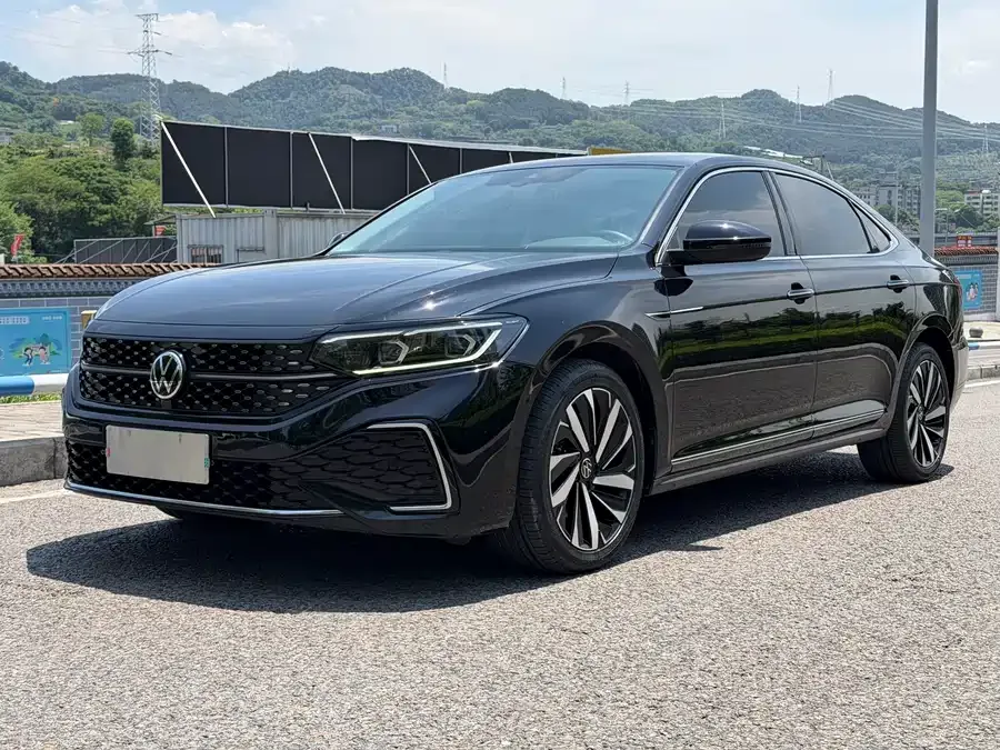 Volkswagen Passat Passat 2022 330TSI Starry Sky Deluxe Edition 2022 — фото 1, купить с доставкой в Москву