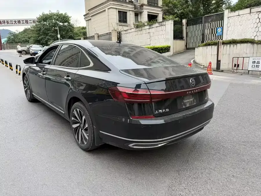 Volkswagen Passat Passat 2023 330TSI Deluxe Edition 2023 — миниатюра 4