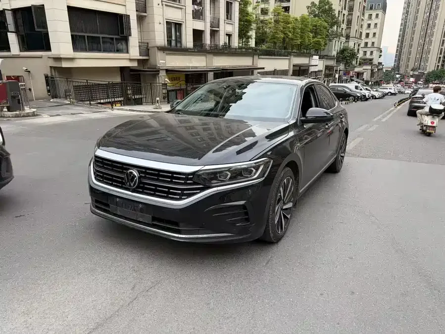Volkswagen Passat Passat 2023 330TSI Deluxe Edition 2023 — фото 1, купить с доставкой в Москву