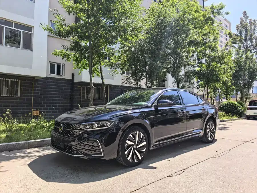 Volkswagen Passat Passat 2022 330TSI Starry Sky Deluxe Edition 2022 — фото 1, купить с доставкой в Москву
