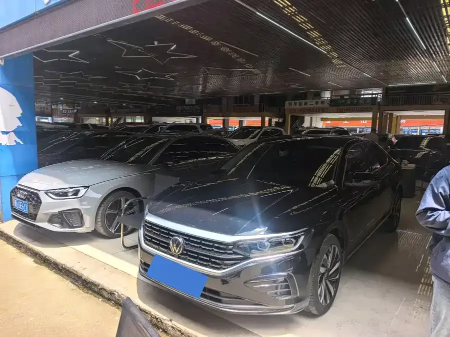 Volkswagen Passat Passat 2023 330TSI Deluxe Edition 2022 — фото 1, купить с доставкой в Москву
