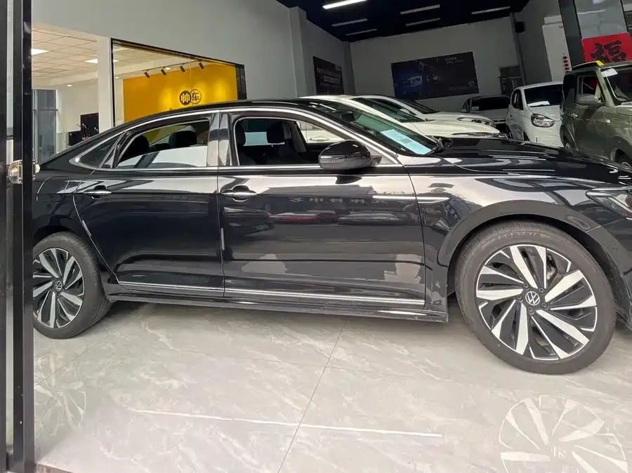 Volkswagen Passat Passat 2022 330TSI Premium Edition 2022 — миниатюра 3
