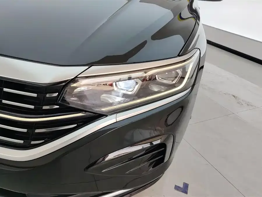 Volkswagen Passat Passat 2022 330TSI Deluxe Edition 2023 — миниатюра 2