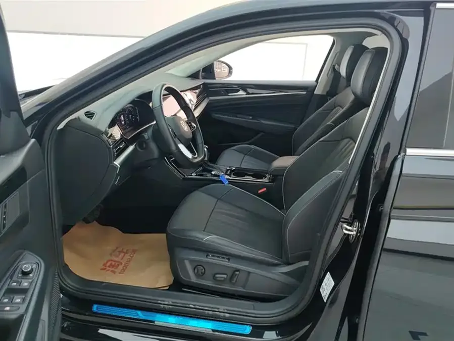Volkswagen Passat Passat 2022 330TSI Deluxe Edition 2023 — миниатюра 3