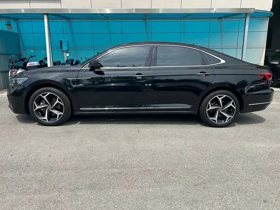 Volkswagen Passat Passat 2023 330TSI Starry Sky Deluxe Edition 2022 — миниатюра 2
