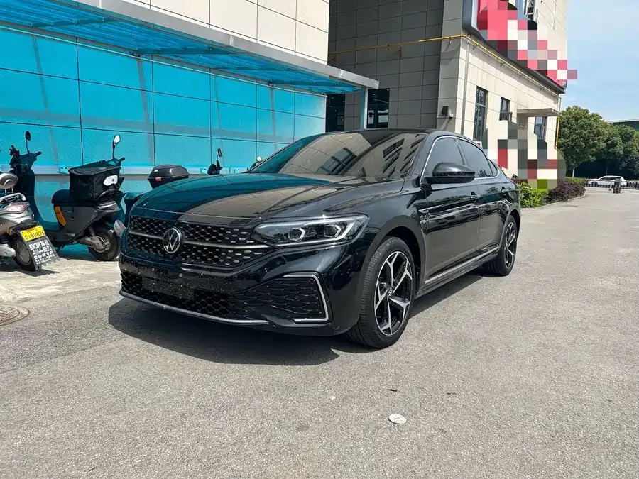 Volkswagen Passat Passat 2023 330TSI Starry Sky Deluxe Edition 2022 — фото 1, купить с доставкой в Москву