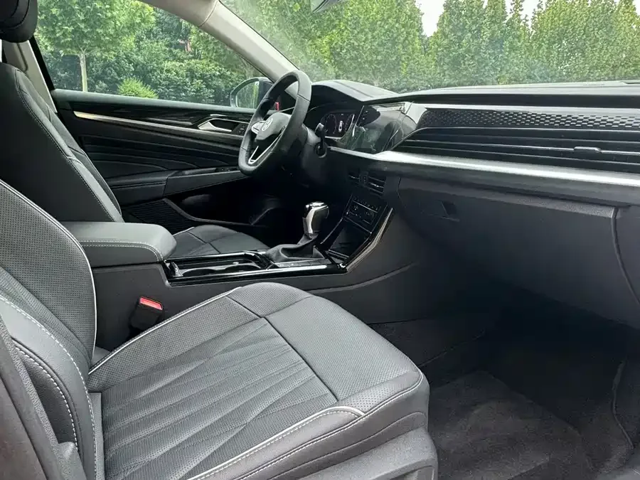 Volkswagen Passat Passat 2023 facelift 330TSI luxury version 2023 — миниатюра 3