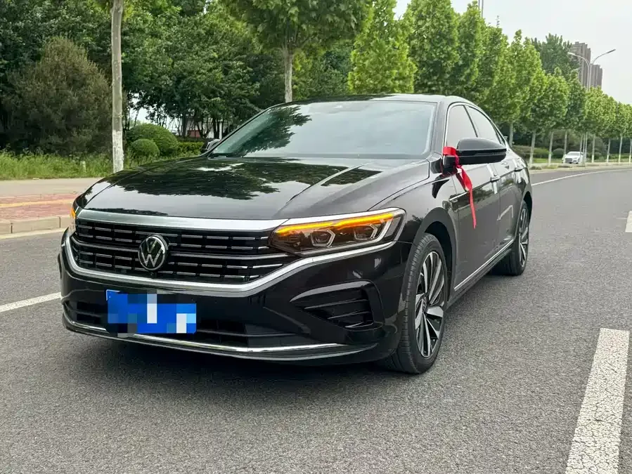 Volkswagen Passat Passat 2023 facelift 330TSI luxury version 2023 — фото 1, купить с доставкой в Москву