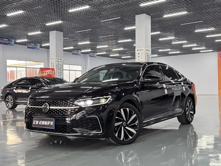 Volkswagen Passat Passat 2022 330TSI Starry Sky Deluxe Edition 2022 — фото 1, купить с доставкой в Москву