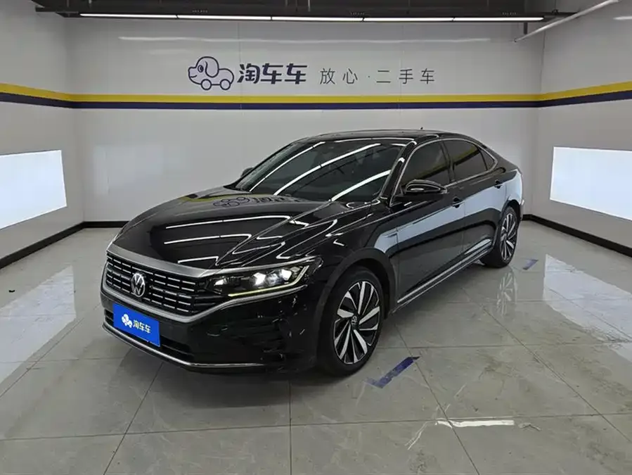Volkswagen Passat Passat 2022 330TSI Deluxe Edition 2022 — фото 1, купить с доставкой в Москву