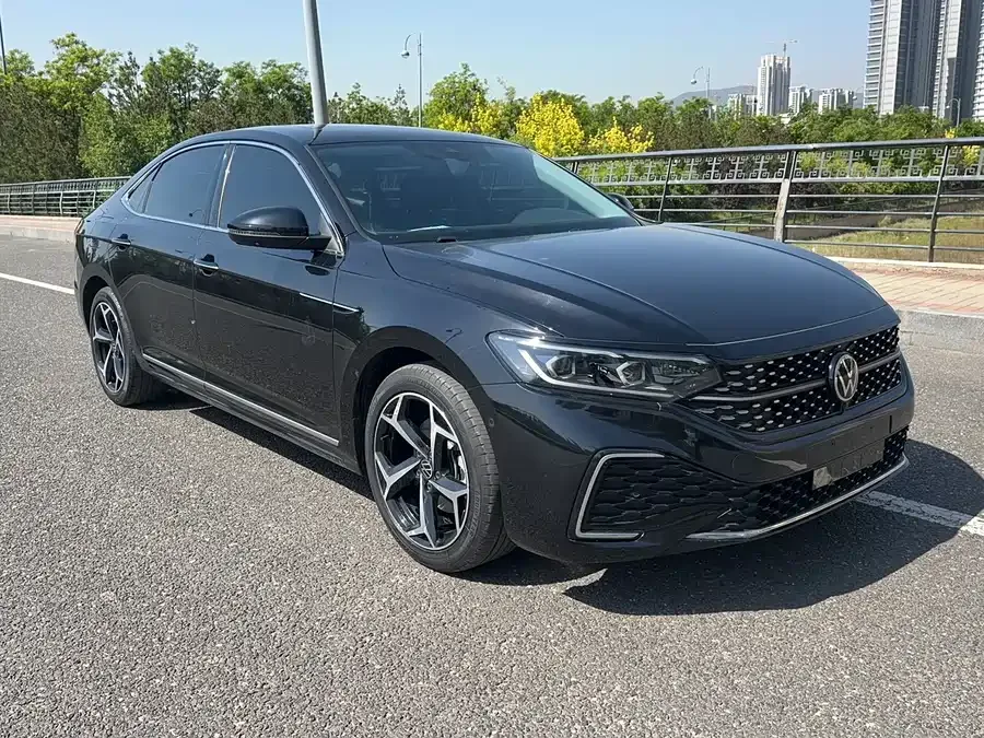 Volkswagen Passat Passat 2023 330TSI Starry Sky Deluxe Edition 2023 — миниатюра 2