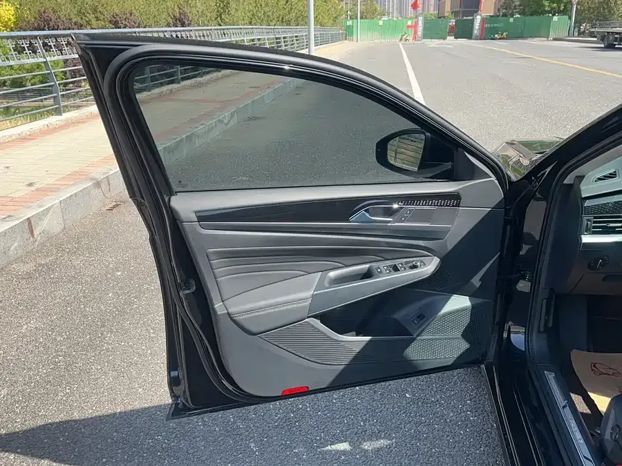 Volkswagen Passat Passat 2023 330TSI Starry Sky Deluxe Edition 2023 — миниатюра 4