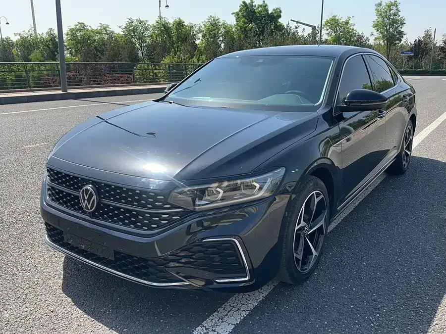 Volkswagen Passat Passat 2023 330TSI Starry Sky Deluxe Edition 2023 — фото 1, купить с доставкой в Москву