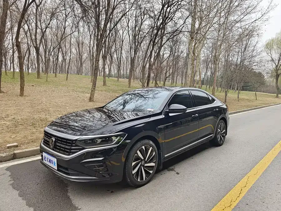 Volkswagen Passat Passat 2023 facelift 330TSI Elite Edition 2023 — фото 1, купить с доставкой в Москву