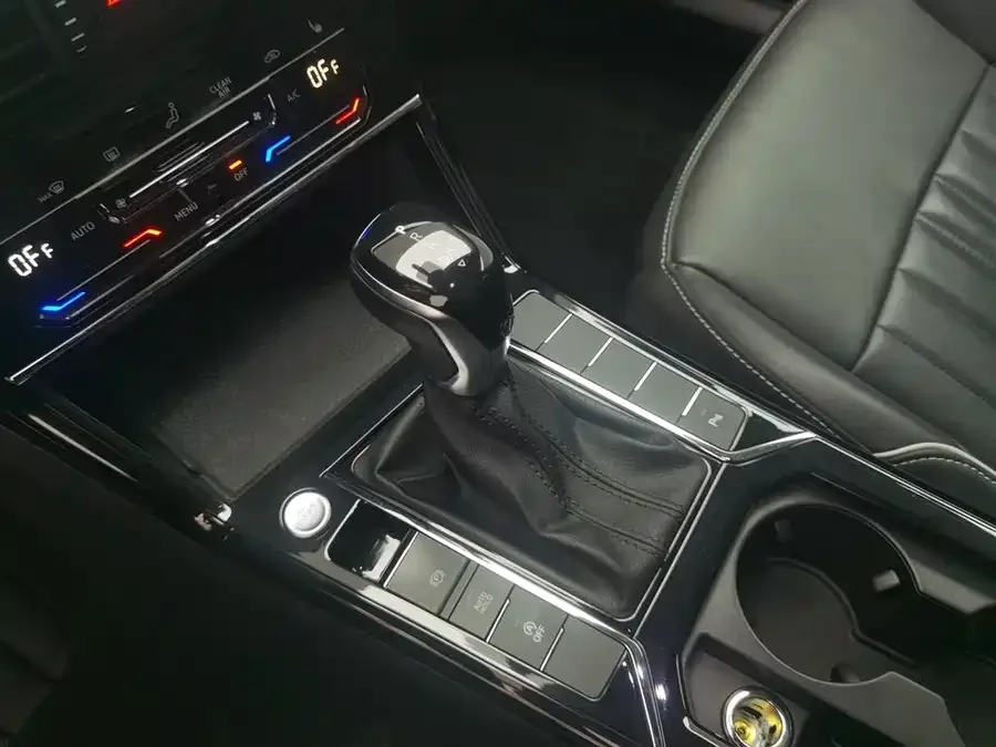 Volkswagen Passat Passat 2023 facelift 330TSI Elite Edition 2023 — миниатюра 4