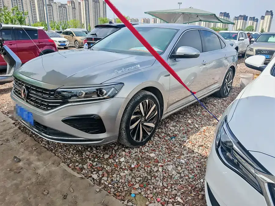 Volkswagen Passat Passat 2022 330TSI Deluxe Edition 2023 — фото 1, купить с доставкой в Москву