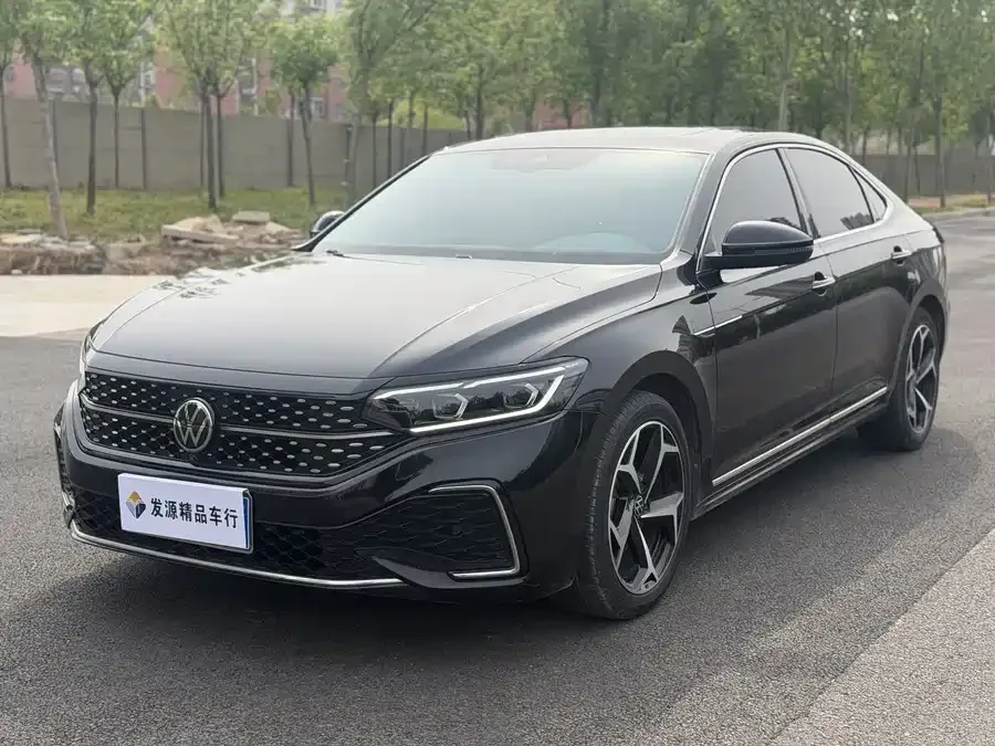 Volkswagen Passat Passat 2023 facelift 330TSI Starry Sky Deluxe Edition 2023 — фото 1, купить с доставкой в Москву