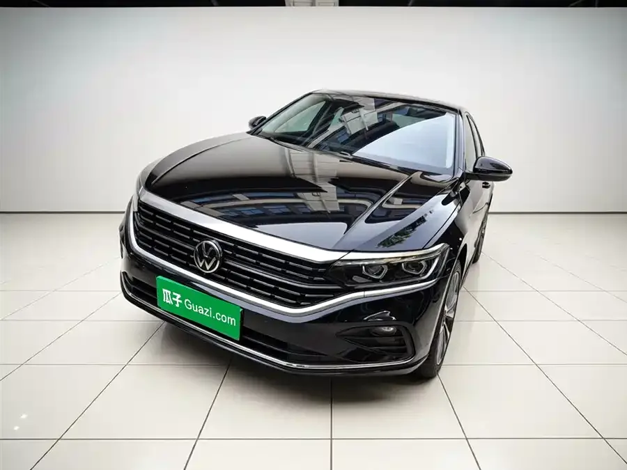 Volkswagen Passat Passat 2023 330TSI Deluxe Edition 2022 — фото 1, купить с доставкой в Москву