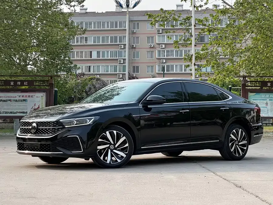 Volkswagen Passat Passat 2022 330TSI Starry Sky Deluxe Edition 2022 — фото 1, купить с доставкой в Москву