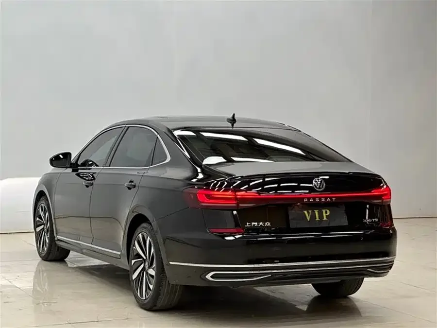 Volkswagen Passat Passat 2023 facelift 330TSI Elite Edition 2023 — миниатюра 5