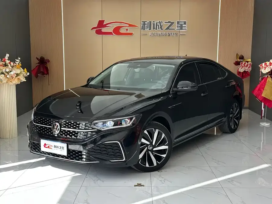 Volkswagen Passat Passat 2022 330TSI Starry Sky Deluxe Edition 2022 — фото 1, купить с доставкой в Москву