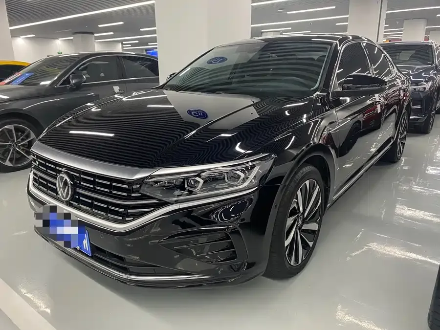 Volkswagen Passat Passat 2022 330TSI Deluxe Edition 2022 — фото 1, купить с доставкой в Москву