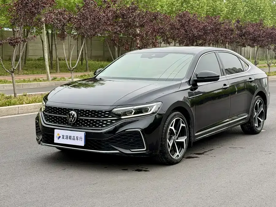 Volkswagen Passat Passat 2023 facelift 330TSI Starry Sky Premium Edition 2023 — фото 1, купить с доставкой в Москву