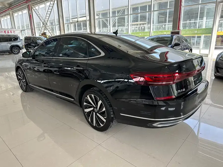 Volkswagen Passat Passat 2022 330TSI Premium Edition 2022 — миниатюра 3