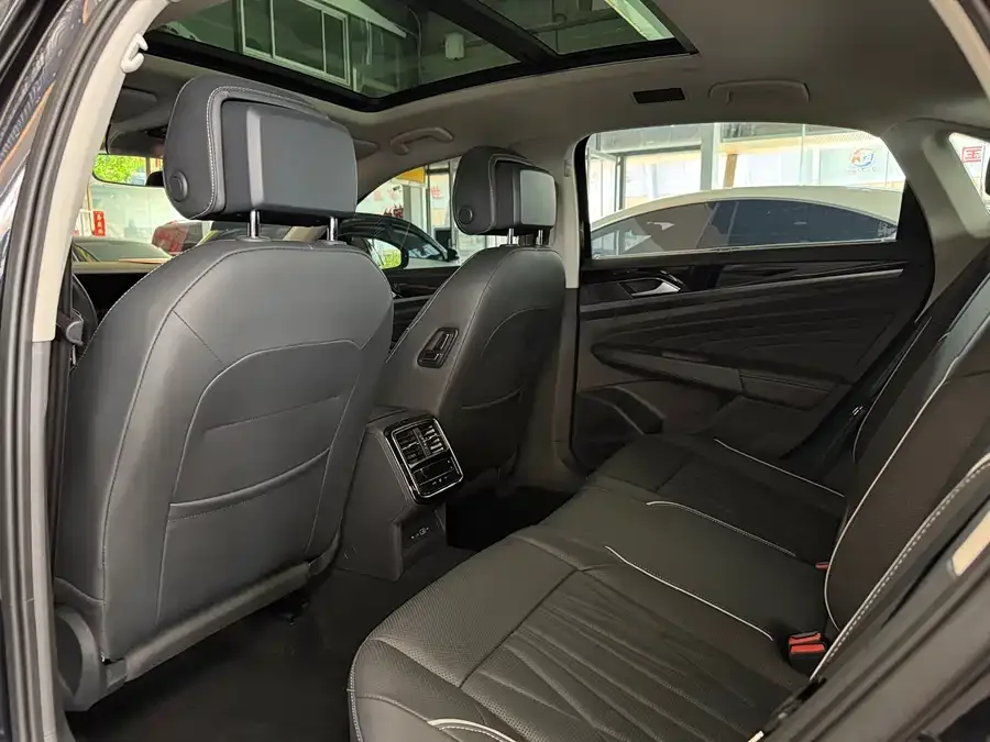 Volkswagen Passat Passat 2022 330TSI Deluxe Edition 2023 — миниатюра 2