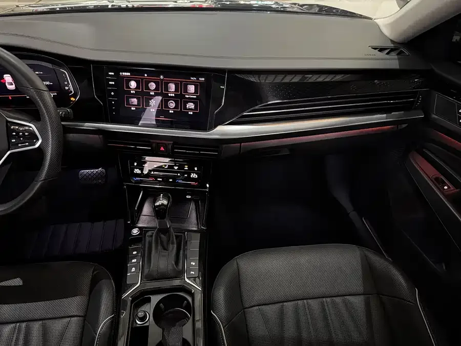 Volkswagen Passat Passat 2022 330TSI Deluxe Edition 2023 — миниатюра 3