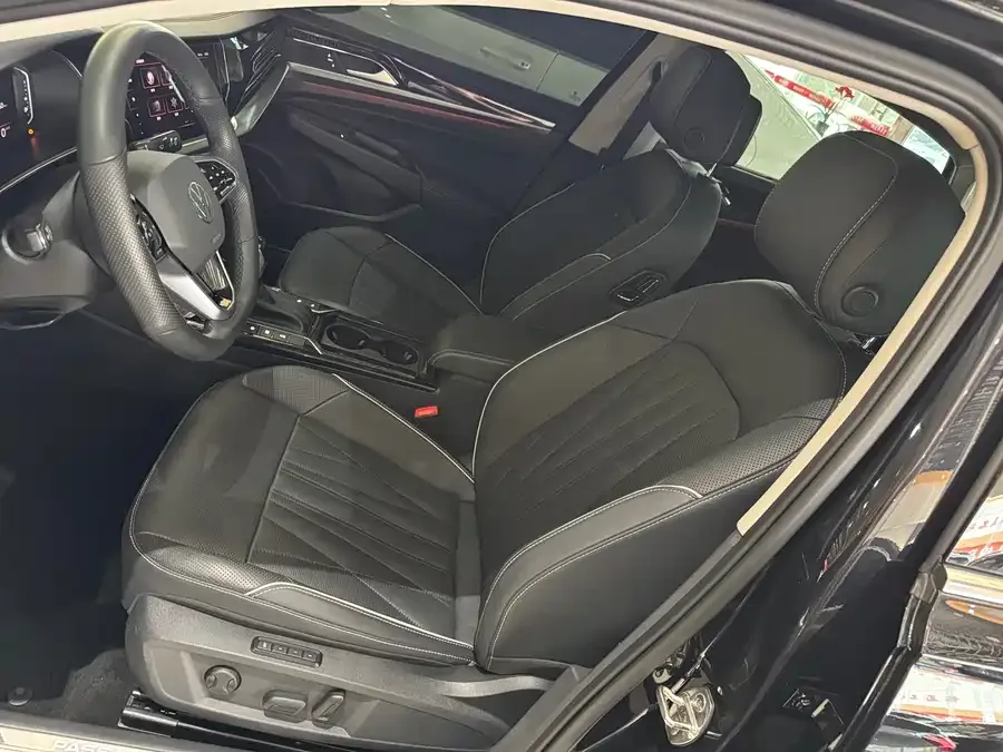 Volkswagen Passat Passat 2022 330TSI Deluxe Edition 2023 — миниатюра 4
