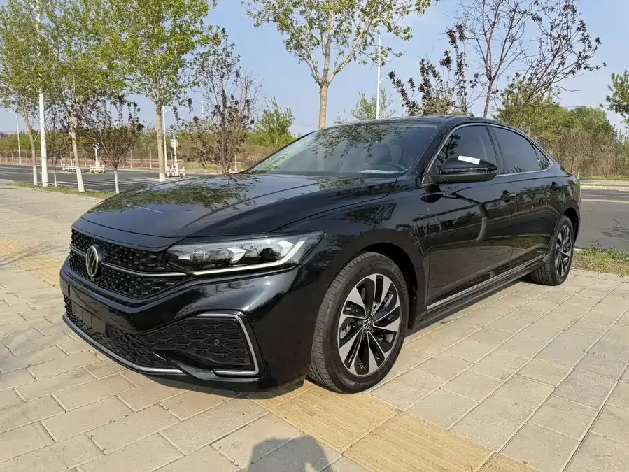 Volkswagen Passat 2023