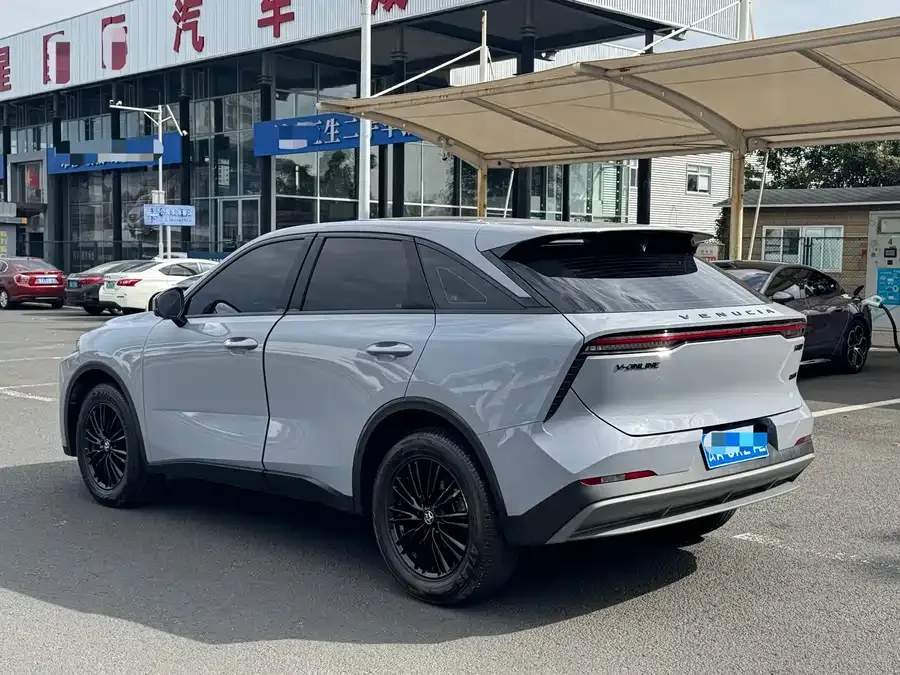 Venucia Big V Venucia V 2022 260T Dark Horse EditionIdol 2022 — миниатюра 3