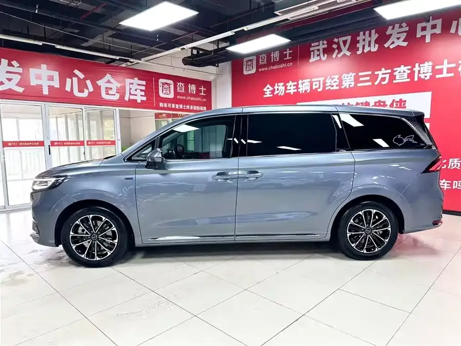 Roewe iMAX8 Roewe iMAX8 2022 400TGI Honor Edition 2022 — миниатюра 4