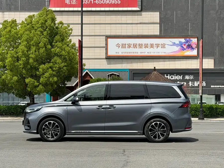 Roewe iMAX8 Roewe iMAX8 2021 400TGI Supreme Series Lu Zun Edition 2022 — миниатюра 4