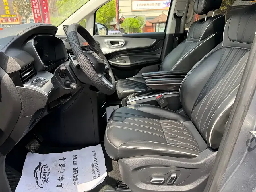 Roewe iMAX8 Roewe iMAX8 2021 400TGI Supreme Series Lu Zun Edition 2022 — миниатюра 5