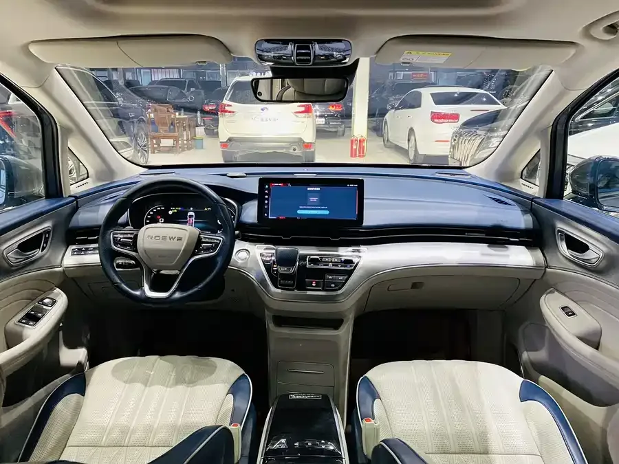 Roewe iMAX8 Roewe iMAX8 2022 400TGI Honor Edition 2022 — миниатюра 2