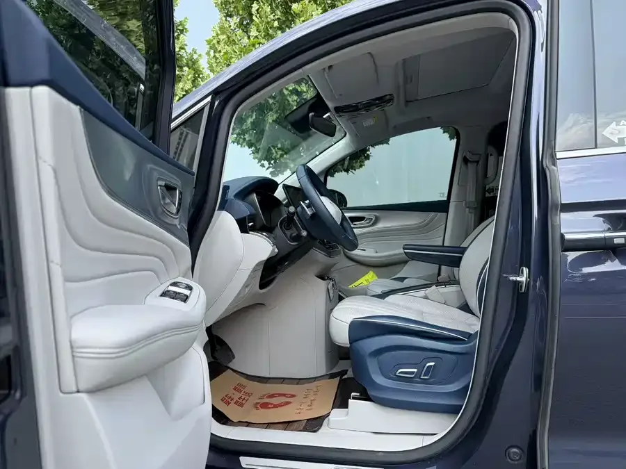 Roewe iMAX8 Roewe iMAX8 2022 400TGI Honor Edition 2022 — миниатюра 4