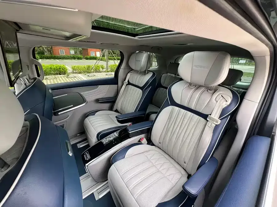 Roewe iMAX8 Roewe iMAX8 2022 400TGI Honor Edition 2022 — миниатюра 2