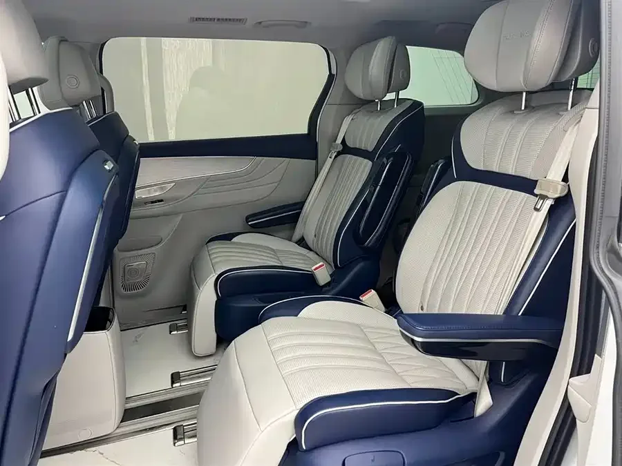 Roewe iMAX8 Roewe iMAX8 2021 400TGI Supreme Series Honor Edition 2022 — миниатюра 3