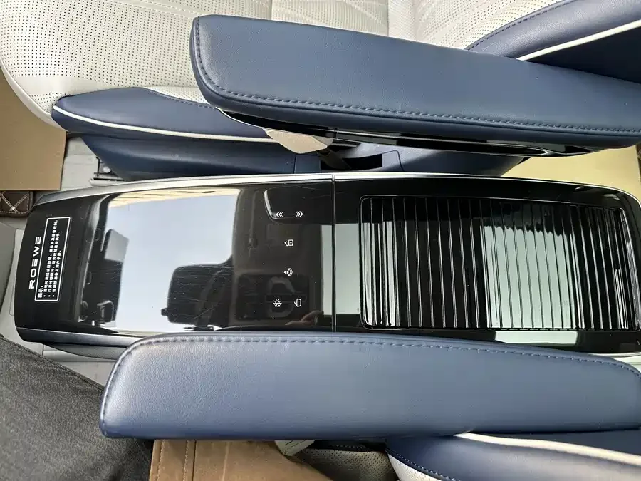Roewe iMAX8 Roewe iMAX8 2022 400TGI Extreme Edition 2022 — миниатюра 4