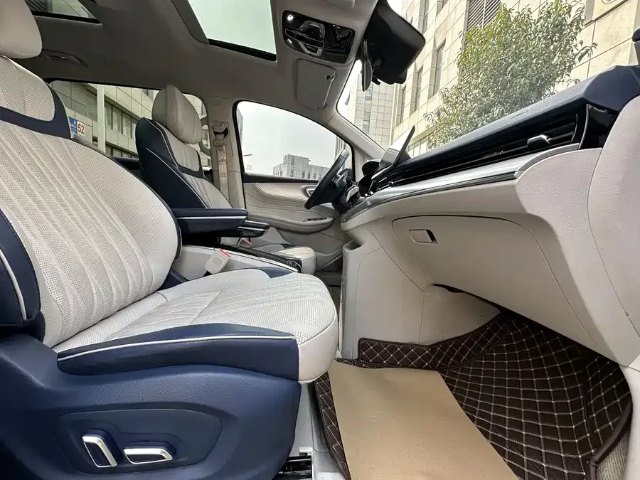 Roewe iMAX8 Roewe iMAX8 2022 400TGI Extreme Edition 2022 — миниатюра 5