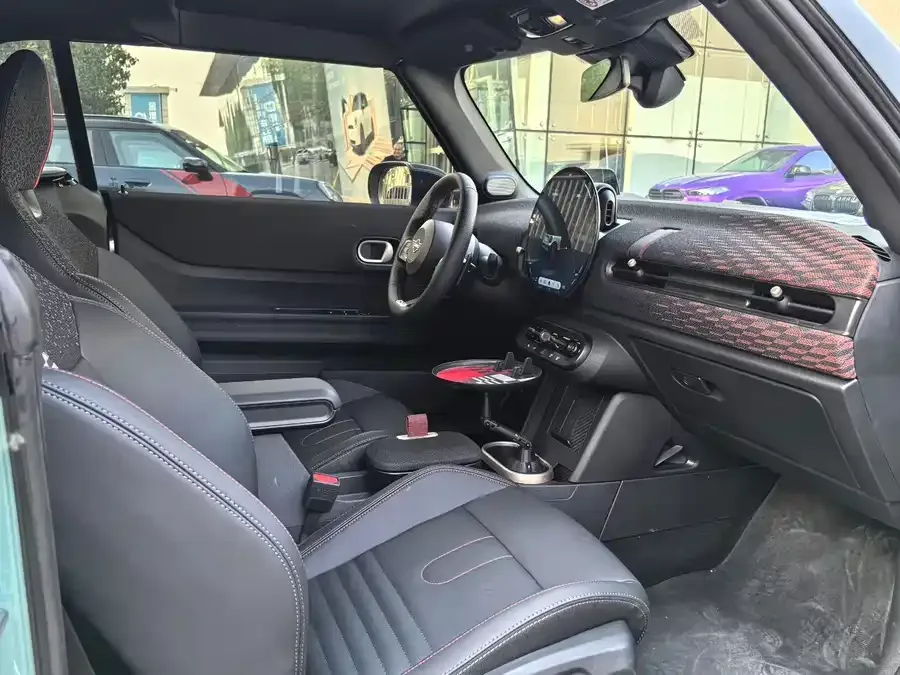 MINI JCW MINI JCW 2025 JOHN COOPER WORKS CABRIO 2025 — миниатюра 4