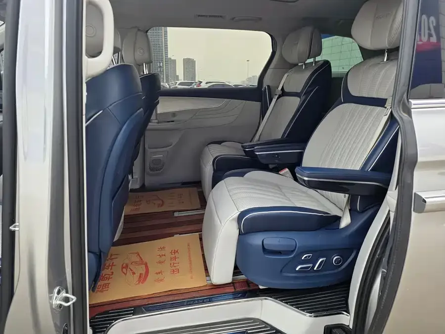 Roewe iMAX8 Roewe iMAX8 2022 400TGI Gathering Edition 2022 — миниатюра 3